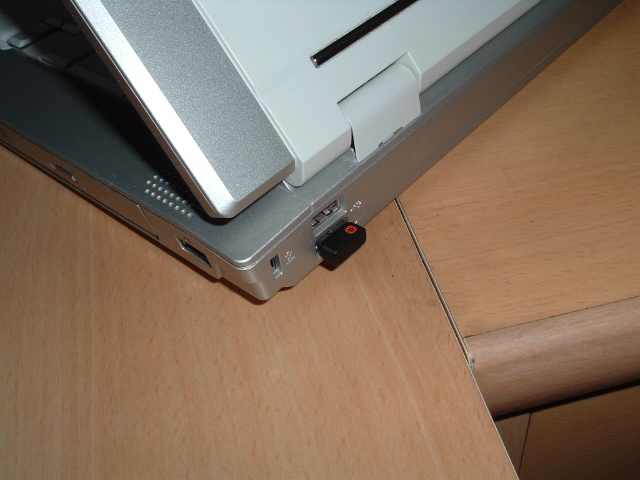 Vista�p�\�R����USB�|�[�g�ɑ}���������V�[�o�[���j�b�g