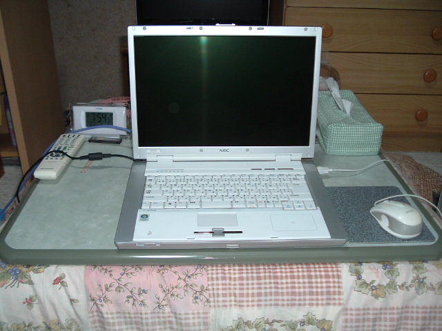 �����̏�̃p�\�R��