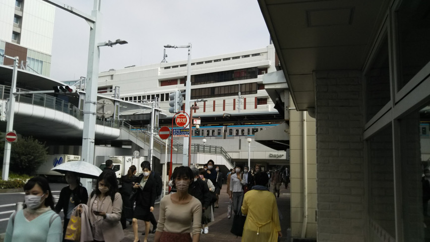 �D���w�Ɏ~�܂��Ă��铌�����̓d��