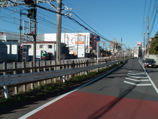 京成線の線路の北側から船橋競馬場駅方向を望む