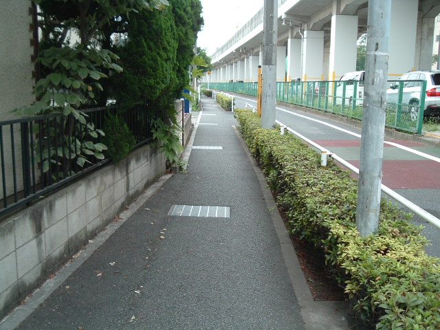 東武野田線の高架下3