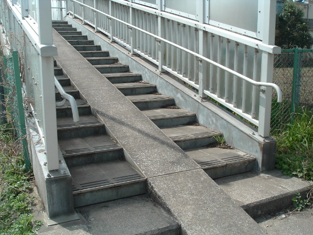 歩道橋の階段1